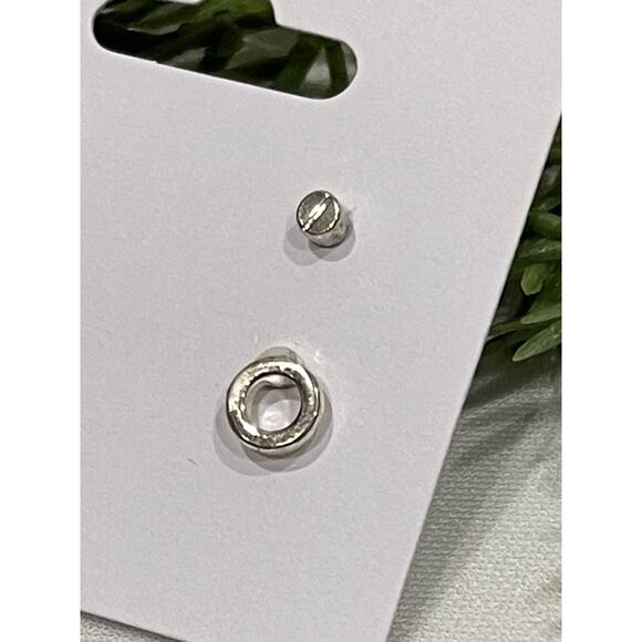 2 Pairs Of Stud Earrings - Picture 2 of 3